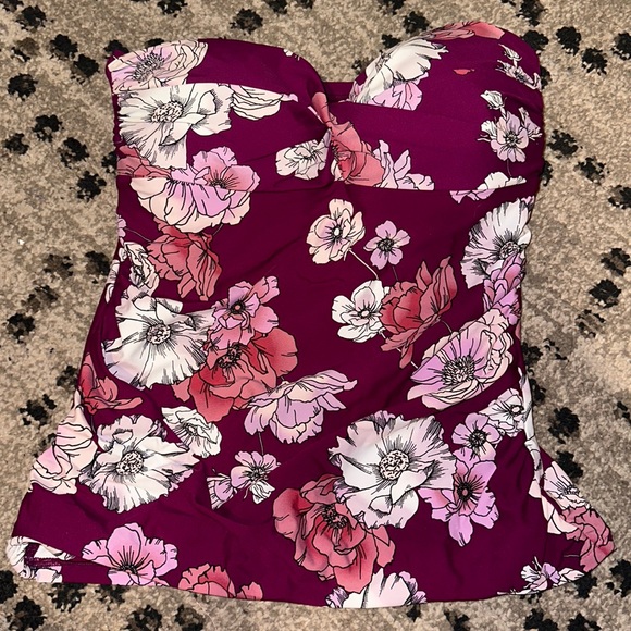 Bathing suit top with detachable straps - Picture 1 of 2